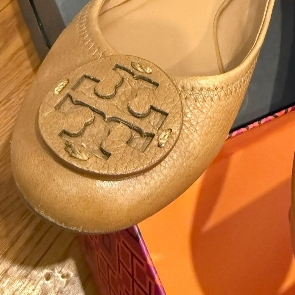Tory Burch Logo Reva TAN Pebbled Leather Shoes Ballet Flats